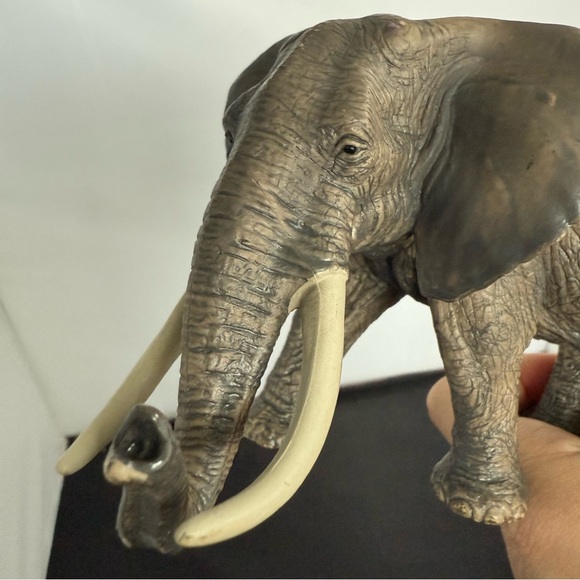 Schleich ELEPHANT Animal Figures 2011 Realistic Wildlife - Picture 6 of 8